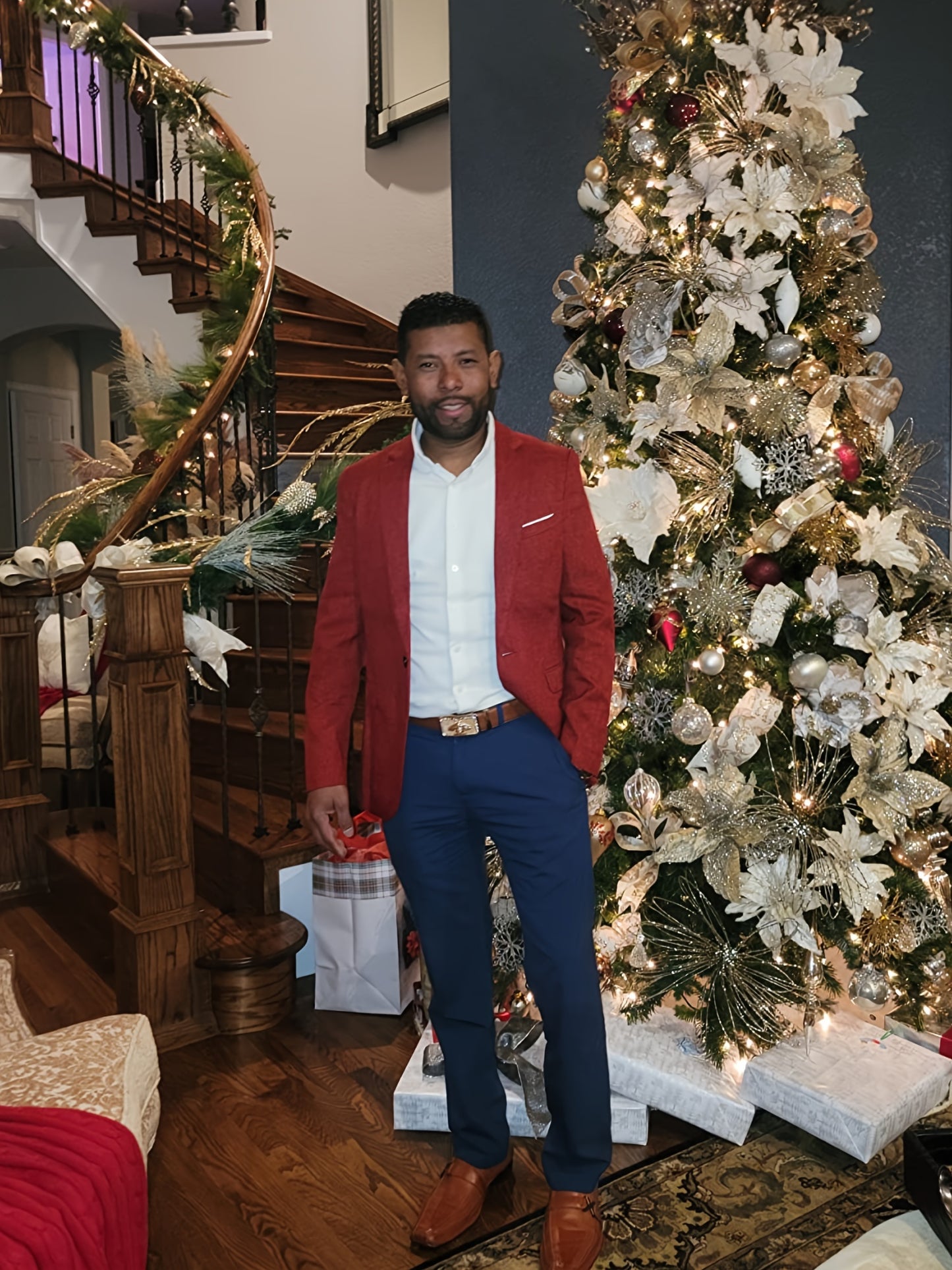 Chaqueta entallada para hombre en color borgoña con un botón, ligera y elegante