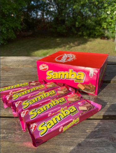 Samba - Obleas cubiertas de dulce de fresa con relleno de fresa, paquete de 20 (32 gr/1.12 oz cada uno) de Venezuela