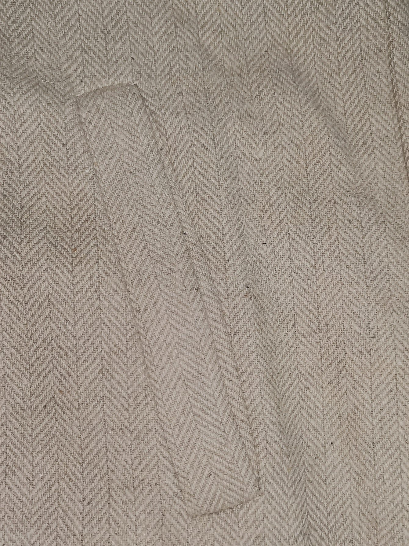 Abrigo entallado para hombre de longitud media con espiga y ribetes en contraste, chaqueta con cuello alto elegantemente confeccionada para otoño e invierno.